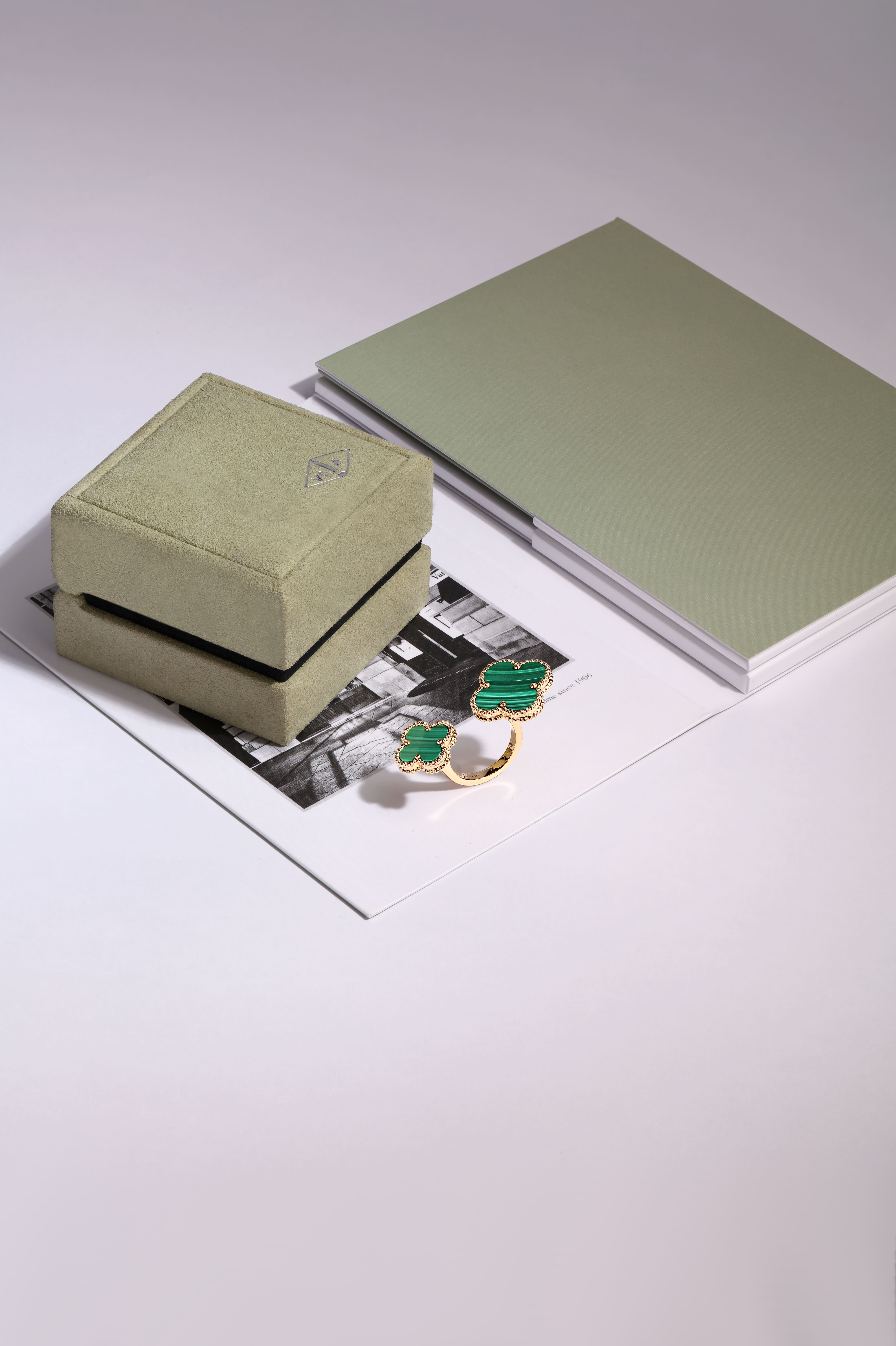 VAN CLEEF & ARPELS MAGIC ALHAMBRA BETWEEN THE FINGER RING