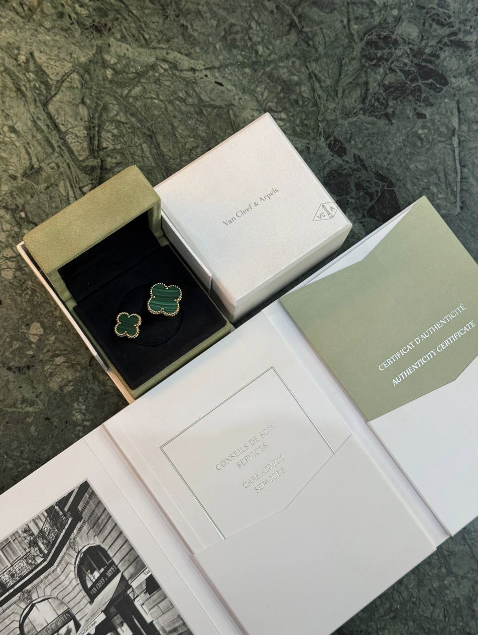 VAN CLEEF & ARPELS MAGIC ALHAMBRA BETWEEN THE FINGER RING